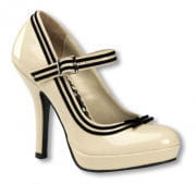 Cream-colored pumps with plateau 