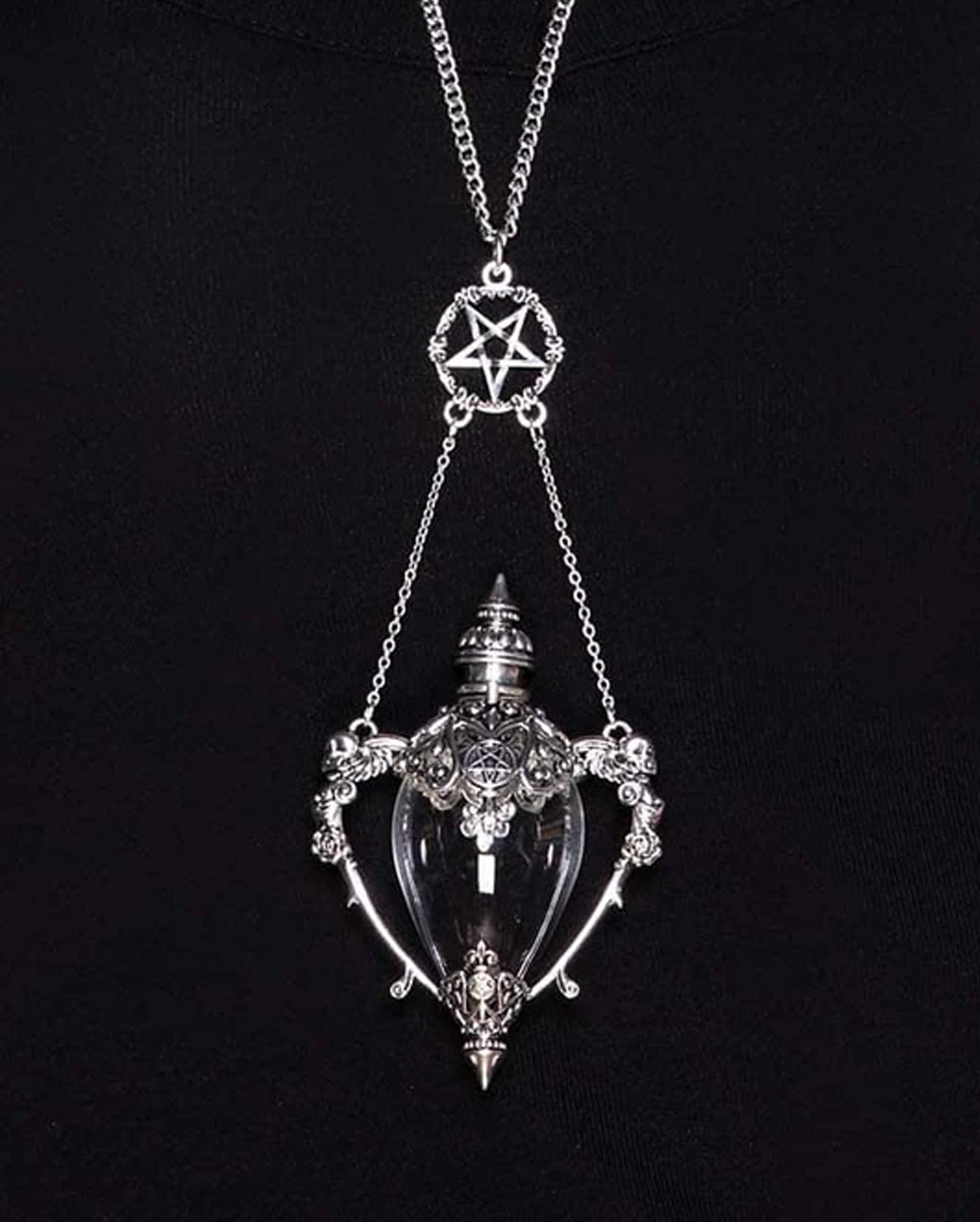 KILLSTAR Death Kiss Vial Necklace as a present | Horror-Shop.com