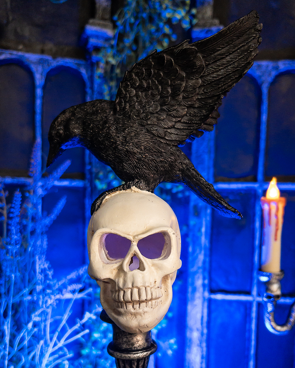 Totenkopf Büste mit Rabe mit Gespreizten Flügeln & LED 35cm | Gothic ...