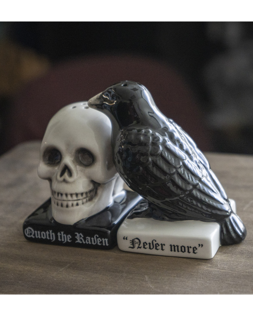 Skull & Raven As Salt & Pepper Shaker ★ Buy